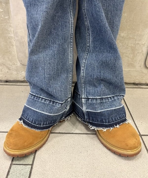 もえのさんの「BEAMS WOMEN｜RED CARD TOKYO / Peace ルーズフレア デニムパンツ」を使ったコーディネート