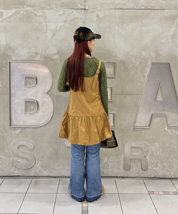 もえのさんの「BEAMS WOMEN｜RED CARD TOKYO / Peace ルーズフレア デニムパンツ」を使ったコーディネート