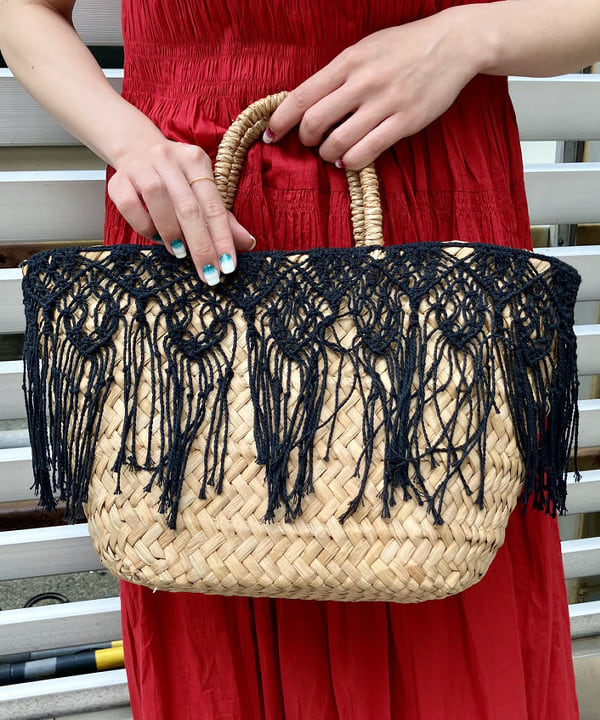 イナダさんの「BEAMS WOMEN｜MARCHER &times; Demi-Luxe BEAMS / 別注 タッセル編み かごバッグ」を使ったコーディネート