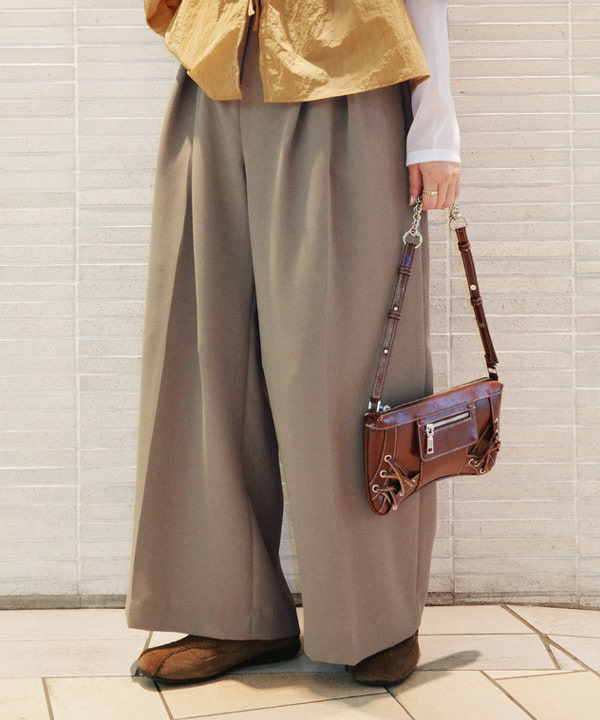 Joさんの「BEAMS WOMEN｜オフショルダー パフスリーブ ブラウス」を使ったコーディネート