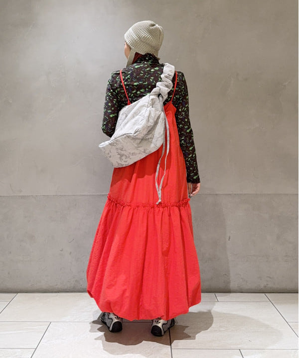 庭野 優紀さんの「BEAMS WOMEN｜バルーン キリカエ キャミ ワンピース」を使ったコーディネート