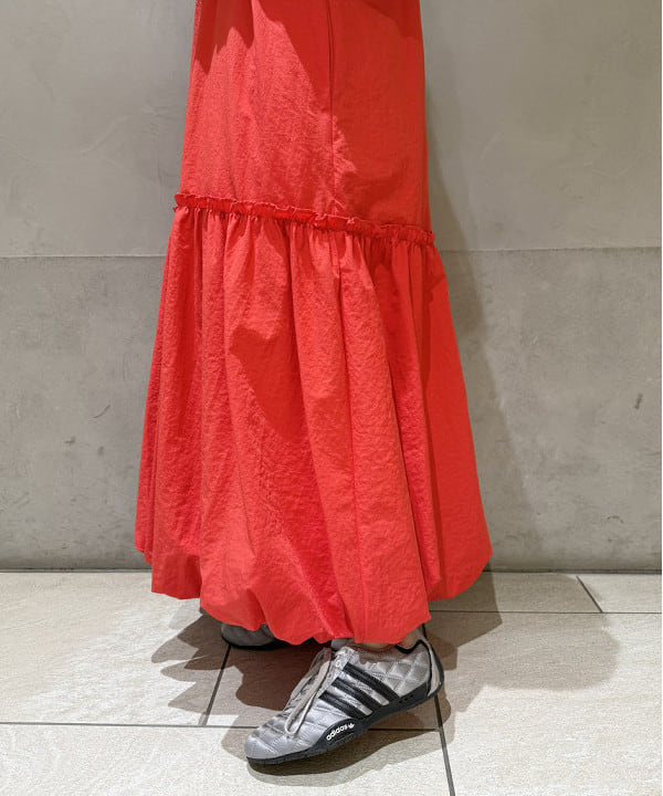 庭野 優紀さんの「BEAMS WOMEN｜バルーン キリカエ キャミ ワンピース」を使ったコーディネート