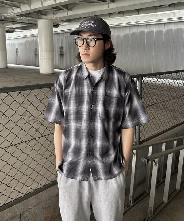 タマイユウトさんの「BEAMS WOMEN｜オンブレ チェック ルーズ シャツ」を使ったコーディネート