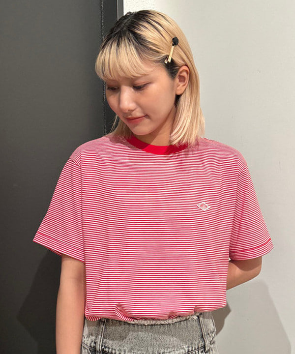 佐藤 亜美さんの「BEAMS WOMEN｜デニム タック ミディアム スカート」を使ったコーディネート