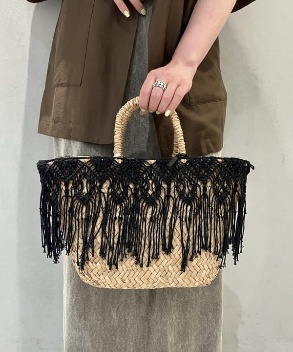 CHIHIROさんの「BEAMS WOMEN｜MARCHER &times; Demi-Luxe BEAMS / 別注 タッセル編み かごバッグ」を使ったコーディネート