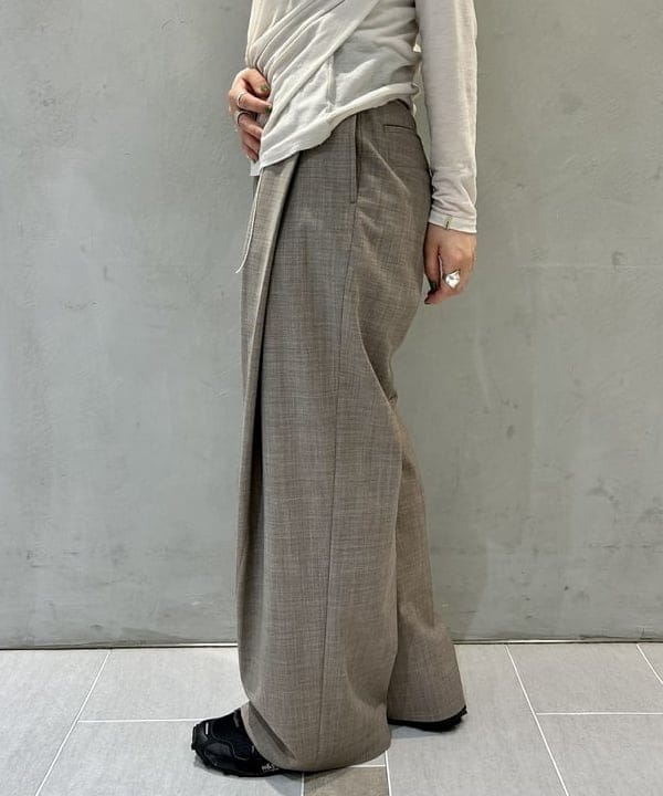 ナツハさんの「BEAMS WOMEN｜maturely / ディープ タック ワイド スラックス」を使ったコーディネート