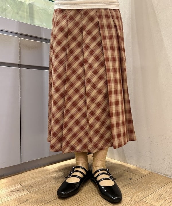 ナカノ アイさんの「BEAMS WOMEN｜チェック プリーツ スカート」を使ったコーディネート