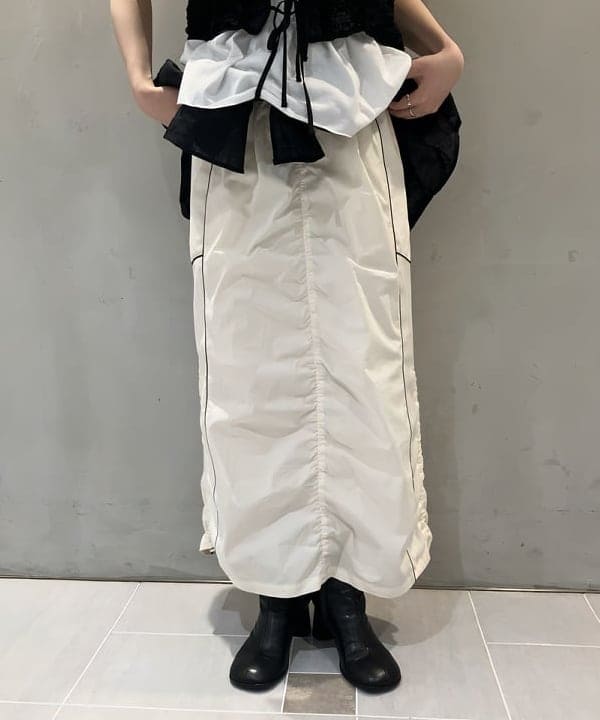 須賀さんの「BEAMS WOMEN｜シャーリング キリカエ Tシャツ」を使ったコーディネート