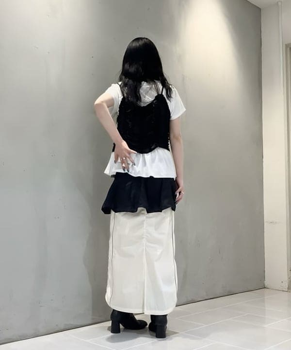 須賀さんの「BEAMS WOMEN｜シャーリング キリカエ Tシャツ」を使ったコーディネート