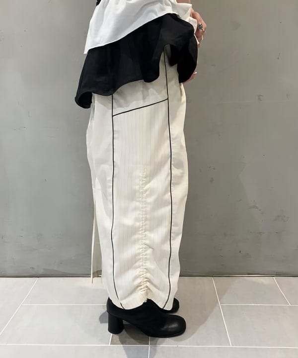 須賀さんの「BEAMS WOMEN｜シャーリング キリカエ Tシャツ」を使ったコーディネート