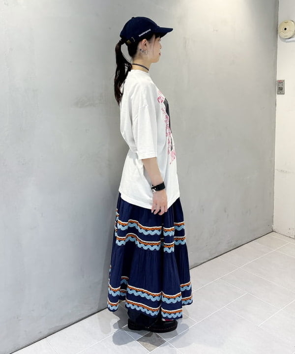 りかちょび/岸本梨佳さんの「BEAMS WOMEN｜【別注】trepied / テープ ティアード スカート」を使ったコーディネート