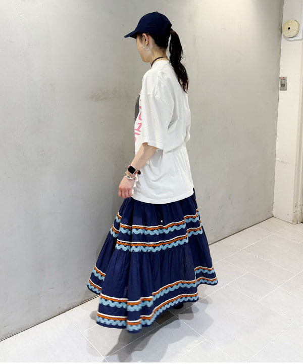りかちょび/岸本梨佳さんの「BEAMS WOMEN｜【別注】trepied / テープ ティアード スカート」を使ったコーディネート