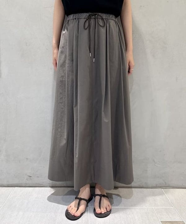ヒライさんの「BEAMS WOMEN｜ドローコード タフタ スカート」を使ったコーディネート