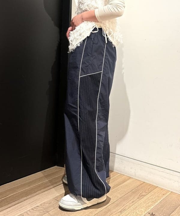 sakuraさんの「BEAMS WOMEN｜ストライプ キリカエ トラックパンツ」を使ったコーディネート