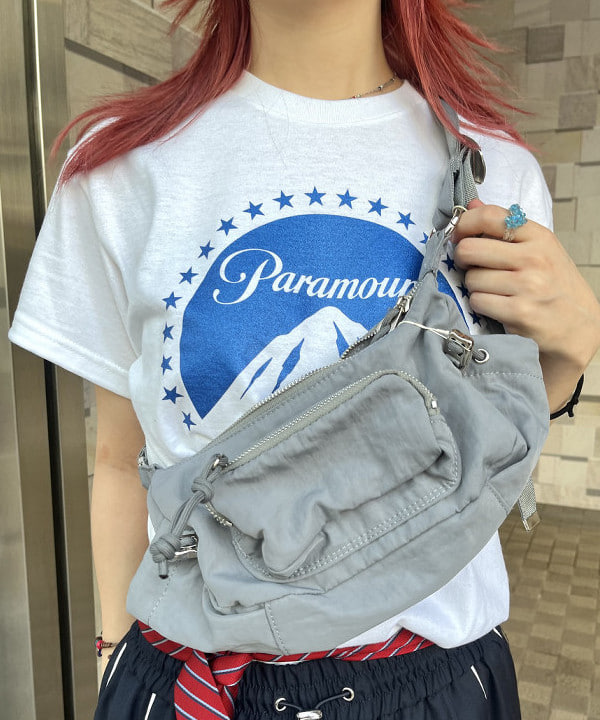 松本 笑佳さんの「Paramount Pictures / グリッター Tシャツ」を使ったコーディネート
