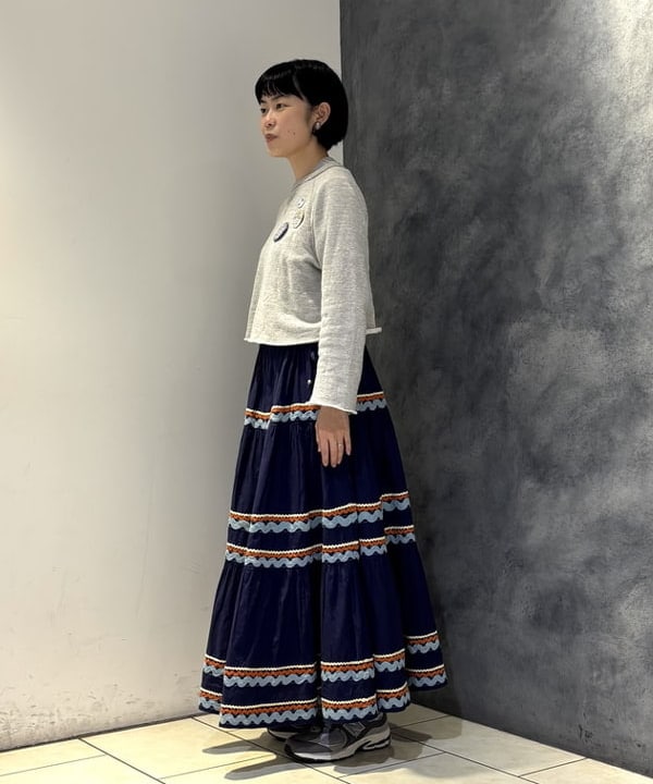 葵さんの「BEAMS WOMEN｜【別注】trepied / テープ ティアード スカート」を使ったコーディネート