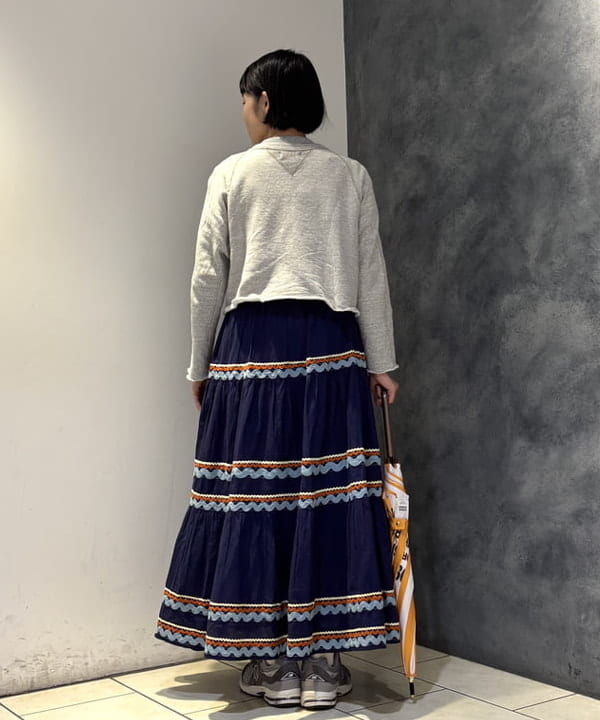 葵さんの「BEAMS WOMEN｜【別注】trepied / テープ ティアード スカート」を使ったコーディネート