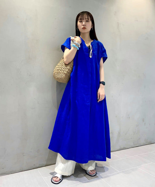 カタヤマ アヤさんの「BEAMS WOMEN｜ストライプ ジャカード ワイド パンツ」を使ったコーディネート