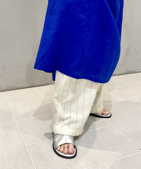 カタヤマ アヤさんの「BEAMS WOMEN｜ストライプ ジャカード ワイド パンツ」を使ったコーディネート