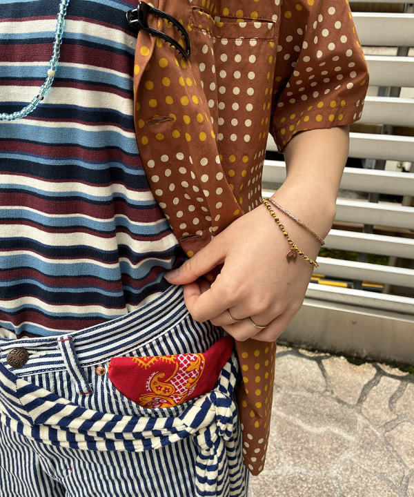 森川 夏衣さんの「BEAMS WOMEN｜BEAMS BOY / イレギュラー カット バンダナ」を使ったコーディネート