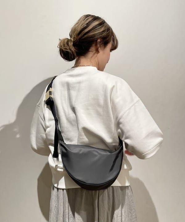 IZUMI MAYUMIさんの「BEAMS WOMEN｜【別注】SLOANE / 裏毛 半袖 スウェット」を使ったコーディネート