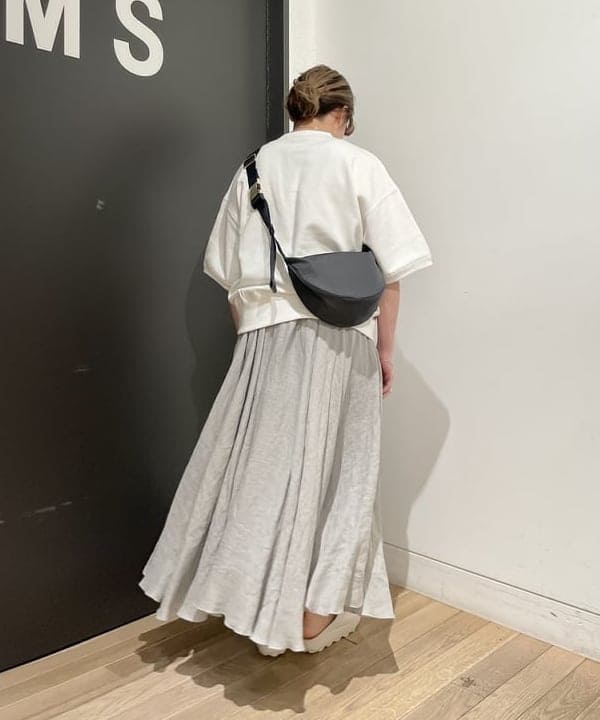 IZUMI MAYUMIさんの「BEAMS WOMEN｜【別注】SLOANE / 裏毛 半袖 スウェット」を使ったコーディネート