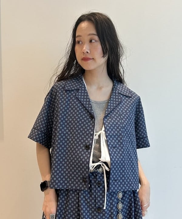 清水 彩乃さんの「BEAMS WOMEN｜ドット フロント オープン スカート」を使ったコーディネート