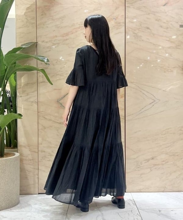 中丸　栞さんの「BEAMS WOMEN｜MARIHA / 春のすずらん ソリッド ワンピース」を使ったコーディネート