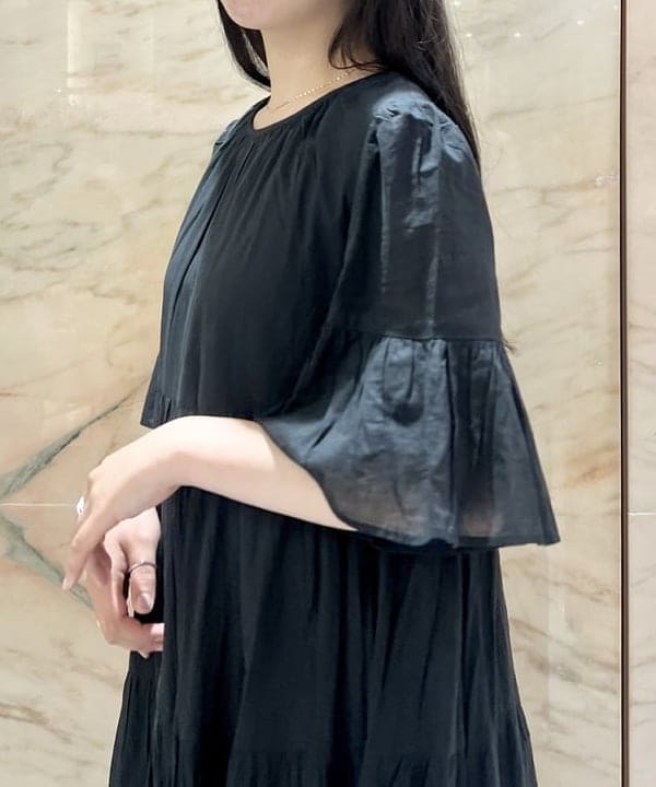 中丸　栞さんの「BEAMS WOMEN｜MARIHA / 春のすずらん ソリッド ワンピース」を使ったコーディネート