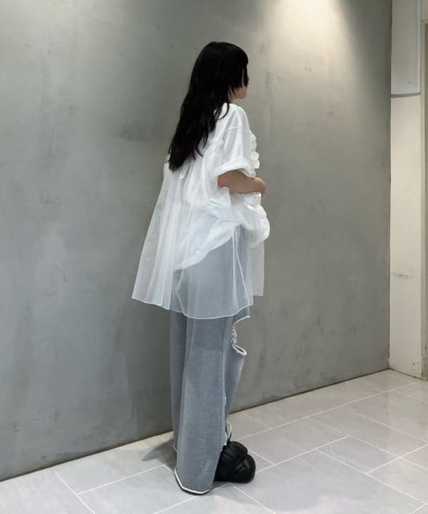 須賀さんの「BEAMS WOMEN｜ダメージ スウェット パンツ」を使ったコーディネート