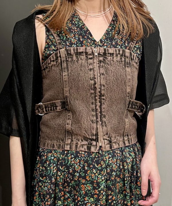 早川 萌子さんの「BEAMS WOMEN｜デニム ジップ ビスチェ」を使ったコーディネート