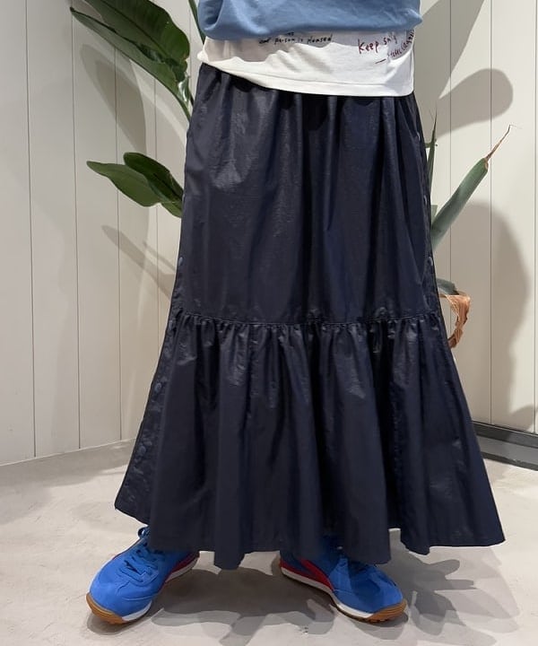 ナガオカ サキさんの「BEAMS WOMEN｜サイド ボタン スポーツ スカート」を使ったコーディネート