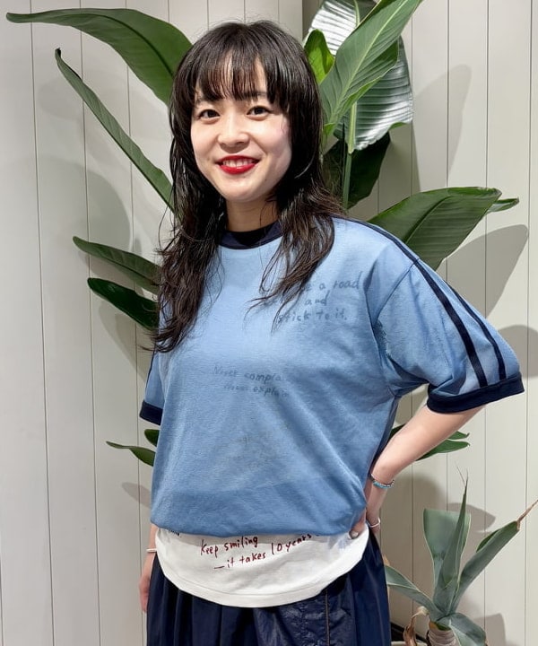 ナガオカ サキさんの「BEAMS WOMEN｜サイド ボタン スポーツ スカート」を使ったコーディネート