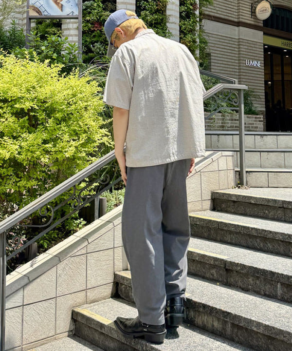 配島 孝明さんの「BEAMS WOMEN｜ドライ 2プリーツ イージーパンツ」を使ったコーディネート