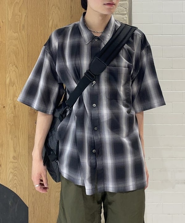 マツミヤさんの「BEAMS WOMEN｜オンブレ チェック ルーズ シャツ」を使ったコーディネート