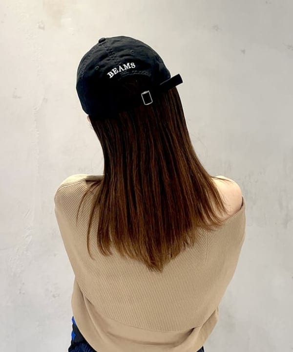 カタヤマ アヤさんの「BEAMS WOMEN｜ストライプ キリカエ トラックパンツ」を使ったコーディネート