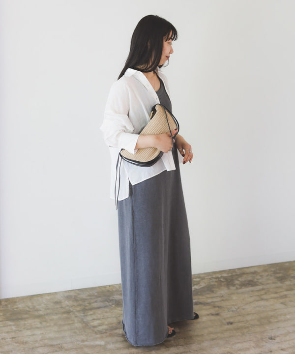 中丸　栞さんの「BEAMS WOMEN｜VIOLAd&rsquo;ORO / ラフィア調 ムーンバッグ」を使ったコーディネート