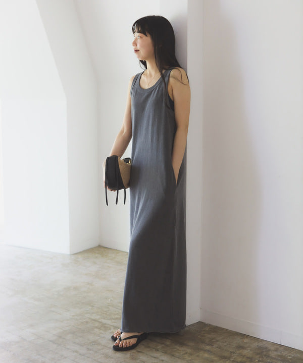 中丸　栞さんの「BEAMS WOMEN｜VIOLAd&rsquo;ORO / ラフィア調 ムーンバッグ」を使ったコーディネート