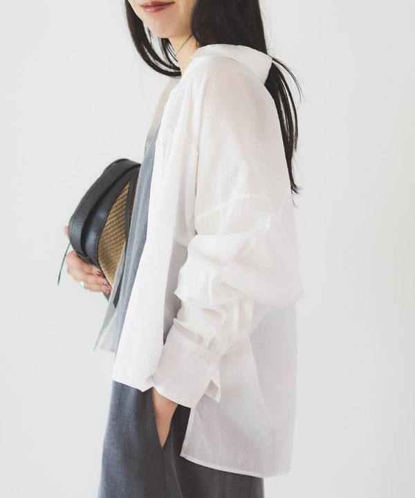 中丸　栞さんの「BEAMS WOMEN｜VIOLAd&rsquo;ORO / ラフィア調 ムーンバッグ」を使ったコーディネート