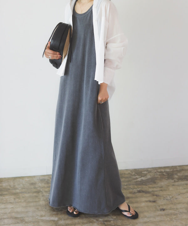 中丸　栞さんの「BEAMS WOMEN｜VIOLAd&rsquo;ORO / ラフィア調 ムーンバッグ」を使ったコーディネート