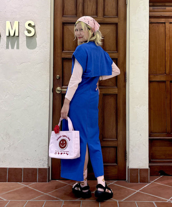 はっとりさんの「BEAMS WOMEN｜【別注】GOOD ROCK SPEED / NEW YORK CITY ワンピース」を使ったコーディネート