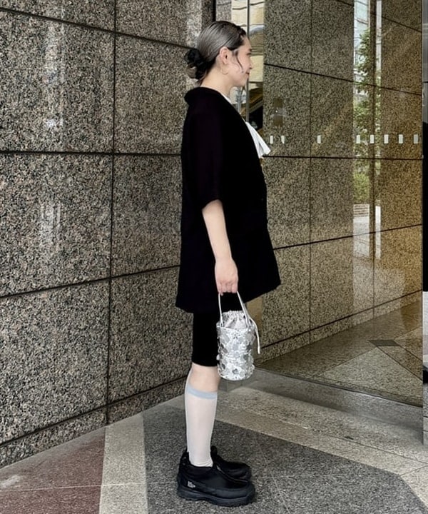 YABUさんの「BEAMS WOMEN｜フロント リボン ノースリーブ トップス」を使ったコーディネート