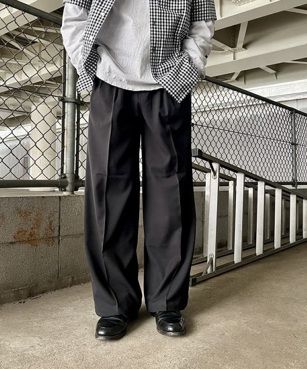 高遠 恒巳さんの「BEAMS WOMEN｜2プリーツ ワイド スラックス」を使ったコーディネート