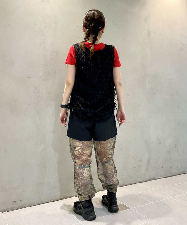 カタヤマ アヤさんの「BEAMS WOMEN｜フリンジ 2WAY ジレ ブラウス」を使ったコーディネート