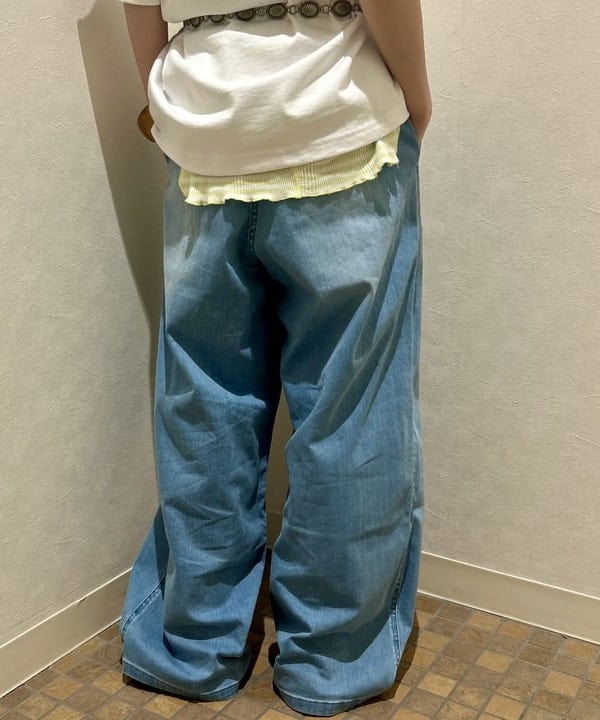 小原 もこさんの「BEAMS WOMEN｜ARROW NOVELTY / コンチョ ベルト 22FW」を使ったコーディネート