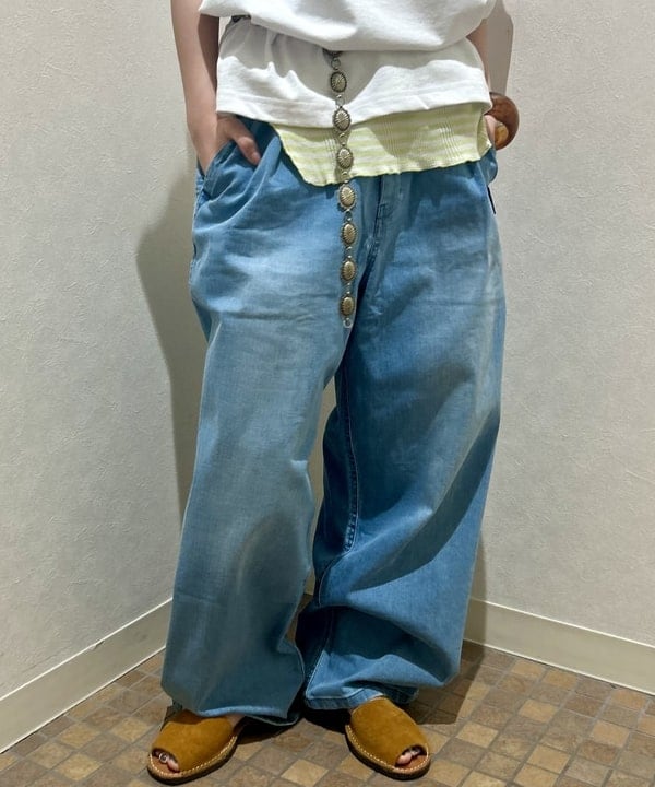 小原 もこさんの「BEAMS WOMEN｜ARROW NOVELTY / コンチョ ベルト 22FW」を使ったコーディネート