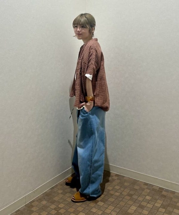 小原 もこさんの「BEAMS WOMEN｜ARROW NOVELTY / コンチョ ベルト 22FW」を使ったコーディネート