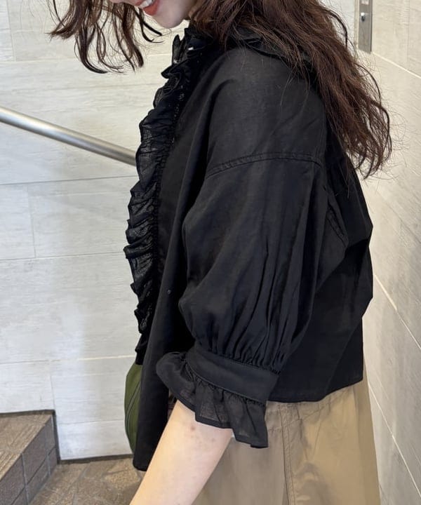 み　う　ちさんの「BEAMS WOMEN｜コットン リネン フリル ギャザー ショートスリーブ」を使ったコーディネート