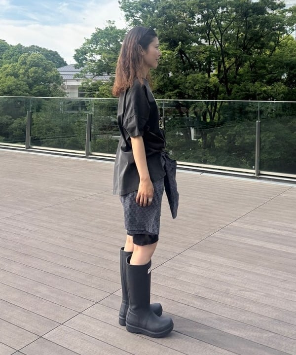 佐々木 南美さんの「BEAMS WOMEN｜【WEB限定】HUNTER / オリジナル 2.0 トール ブーツ」を使ったコーディネート