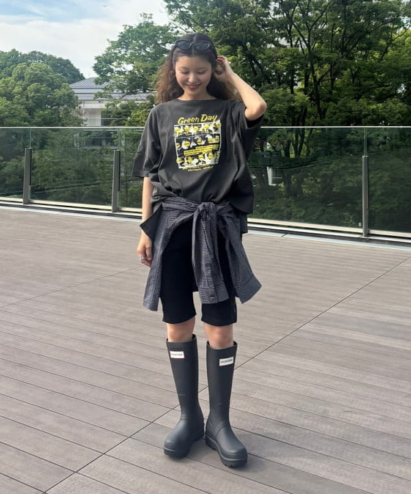 佐々木 南美さんの「BEAMS WOMEN｜【WEB限定】HUNTER / オリジナル 2.0 トール ブーツ」を使ったコーディネート